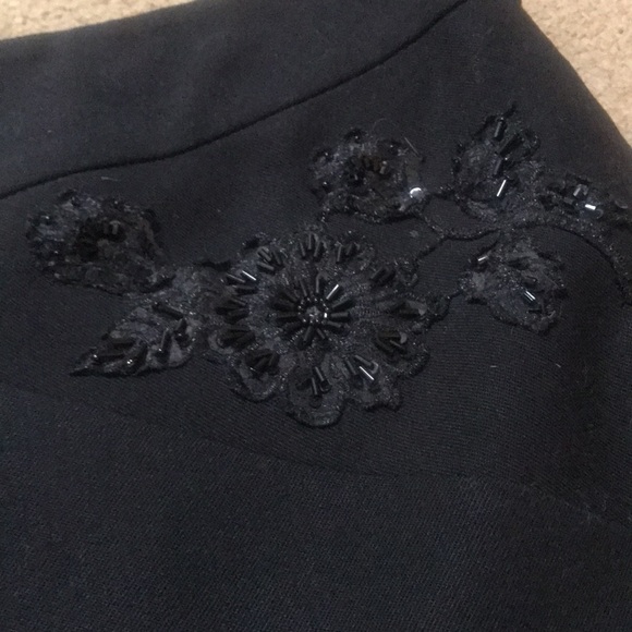 🌸NEW🌸 Moschino Jeans Vintage Black Beaded Flower Skirt - Picture 5 of 15